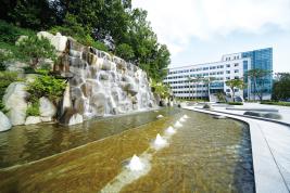 경상대학 폭포 이미지